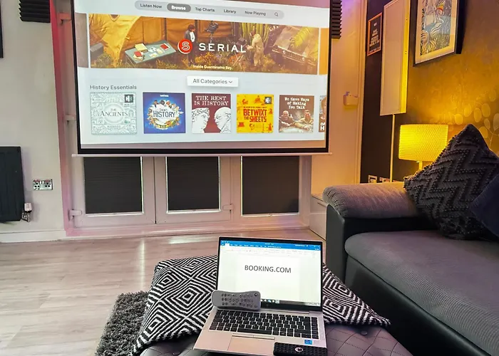 Luxury Spacious Modern Apartment Near City Centre